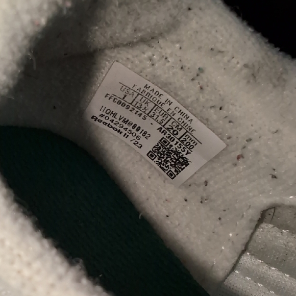 🎉Host Pick🎊 Reebok Kids Athletic Shoe- White and Green - Picture 7 of 10